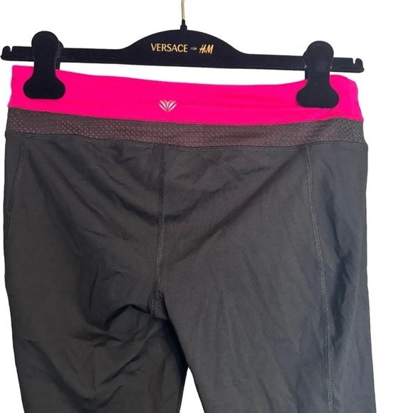 Like New Forever 21‎ Atheltic Workout  Stretchy Capri Pants Black Pink Band Sz L - Picture 5 of 10